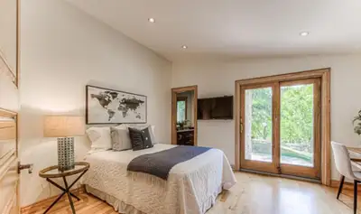 Move-in Ready Main Floor Accommodation (Male Only) • Ideal for a single professional. • Rent include...