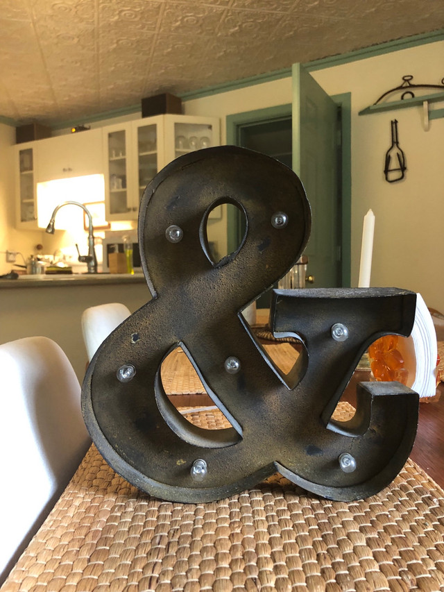 Vintage Marquee Sign With Lights Ampersand Symbol in Arts & Collectibles in City of Toronto - Image 2