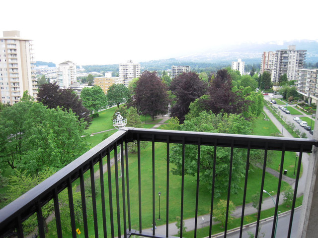 The Hillridge; Large, 1 B/R corner apartment in Long Term Rentals in North Shore - Image 3
