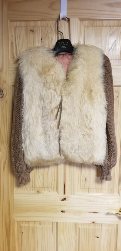 Veste en lapin (grandeur petite), View more