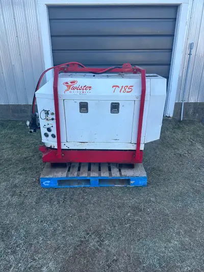 Twister 185 CFM rotary screw air compressor, made in Canada by Airworks, Yanmar diesel engine, only...
