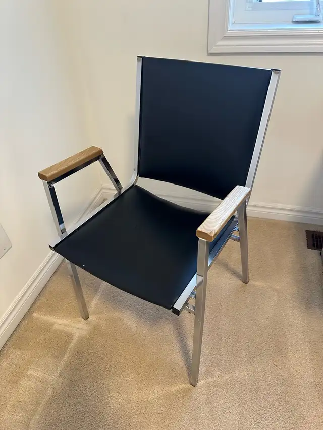 Office Chair in Chairs & Recliners in Markham / York Region - Image 2