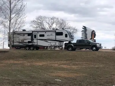 2022 Highland Ridge Open Range 354MBH ( Bunk beds) Original Owner. Unit is 39’ Long. Trailer is on a...