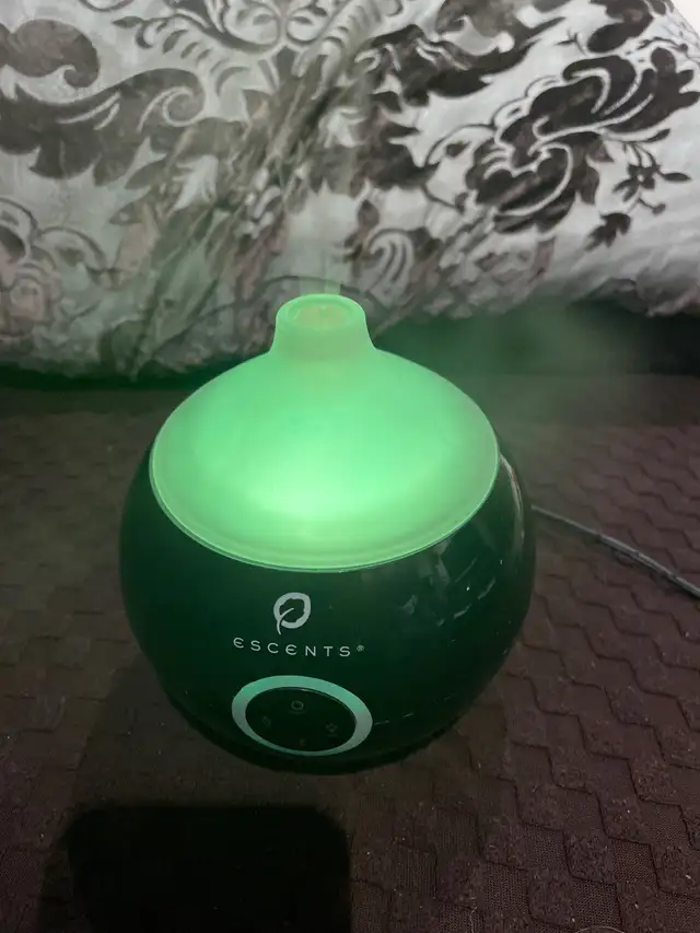 ESCENTS DIFFUSER in excellent condition works great in Health & Special Needs in Markham / York Region - Image 6