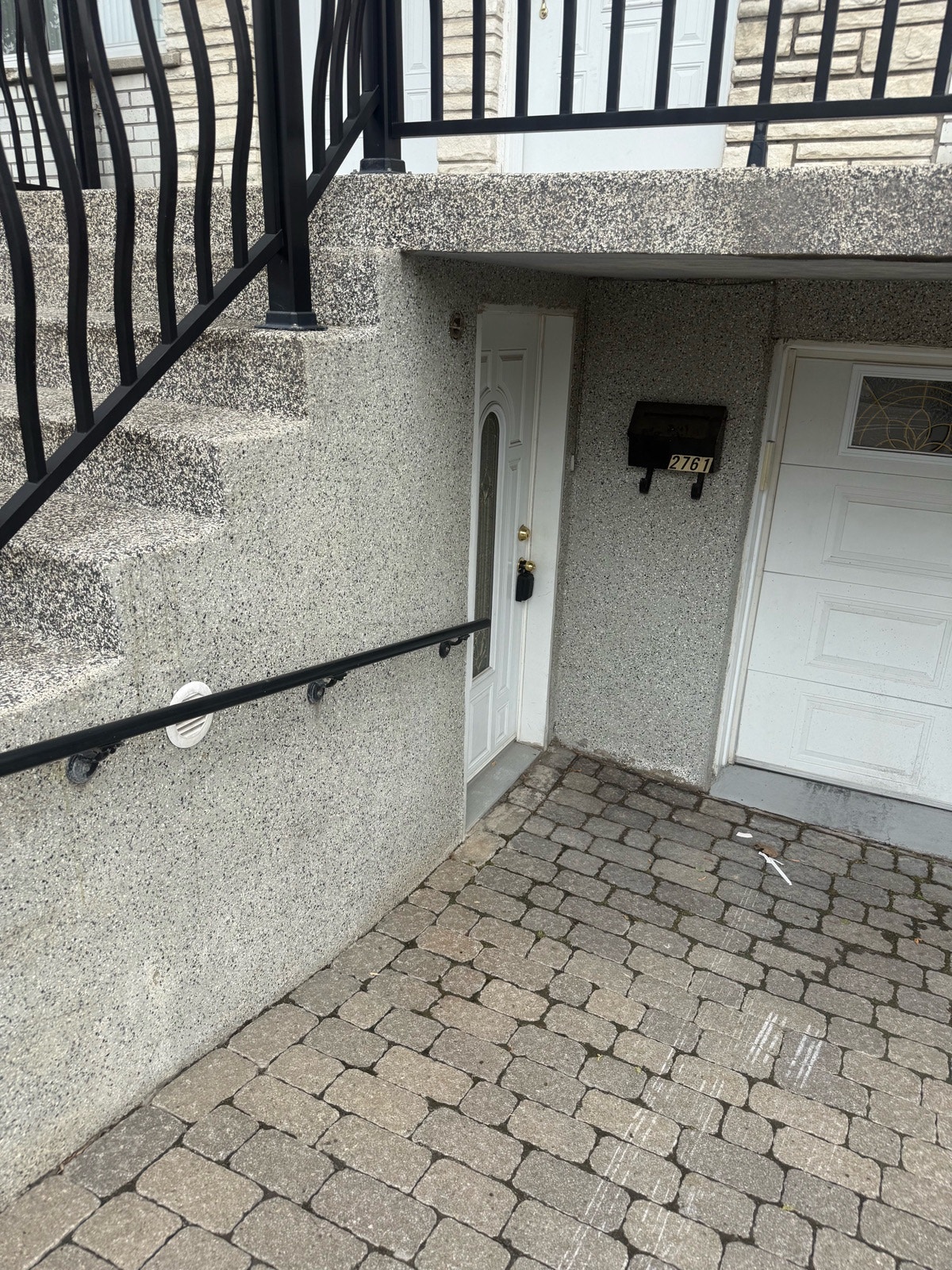 2761 Av. de Carignan — photo 2