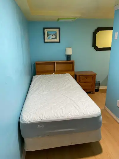 Hello I have a cozy fully furnished room available now. 10 min. to walk to metro cote st. catherine,...