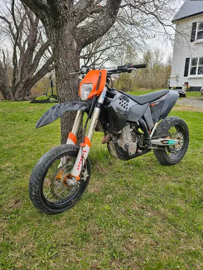 2009 ktm exc 530 Starts without an issue Has two sets of excel wheel and hubs One set has dirt tires...