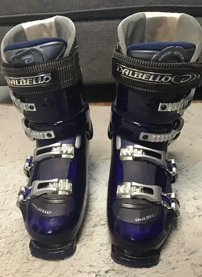 Dalbello Avanti V10 ski boot is known for its solid carving performance, mid-fitting 100mm last, and...