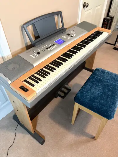 YAMAHA FULL SIZE WEIGHTED PIANO IN AMAZING CONDITION , View more