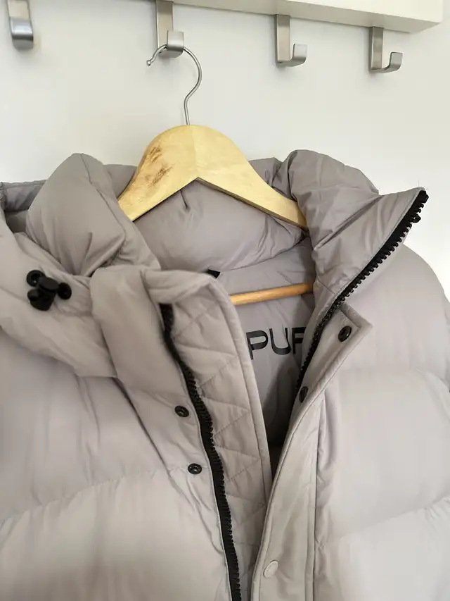 Aritzia The Super Puff-Mid (Ashen) in Women's - Tops & Outerwear in City of Toronto - Image 8