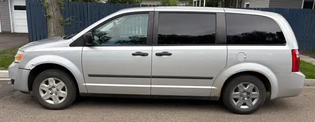 Dodge caravan se 558375862062950403
