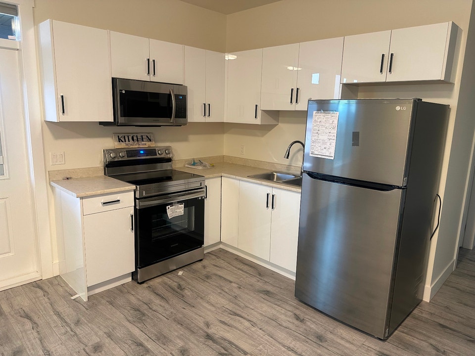 2 bedroom 1  bath Ground-Level Suite for Rent. 5