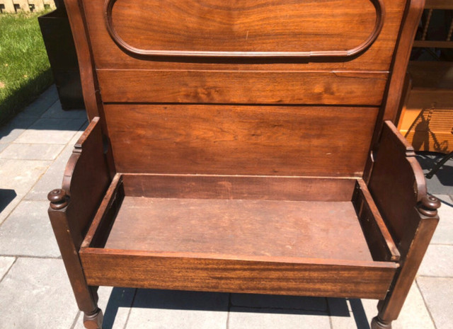 Antique 1920s Eastlake Front entry bench Pew in Chairs & Recliners in Oshawa / Durham Region - Image 3