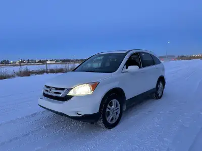Selling my 2010 Honda CR-V EX AWD it has an automatic transmission, it has 200,000km runs and drives...