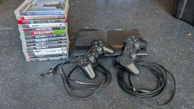 Used PlayStation 3 slim with 2 controllers and the following games: Batman origins, call of duty mod...