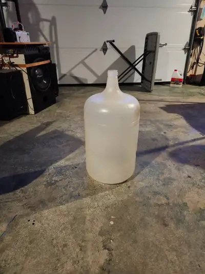 10 $ chacune Touries en plastique 23 litres, View more