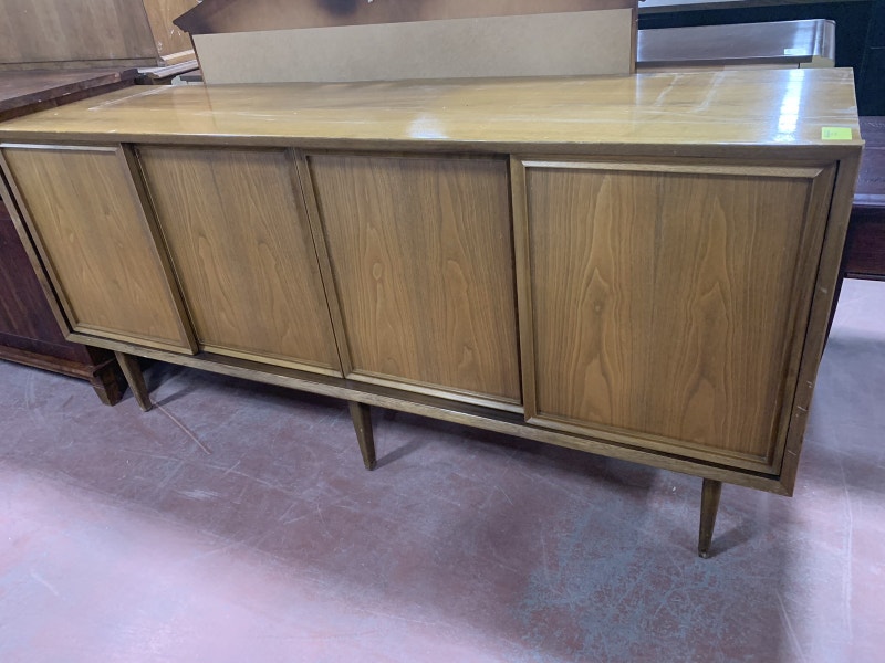 Mid century Honderich walnut credenza/ sideboard Hutches & Display