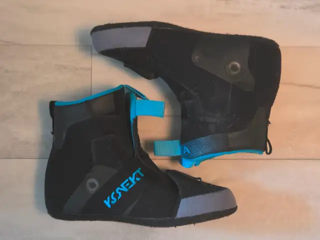 Junior Goalie Skates - Bauer Konekt HF3, Size 3 in Hockey in Edmonton - Image 7