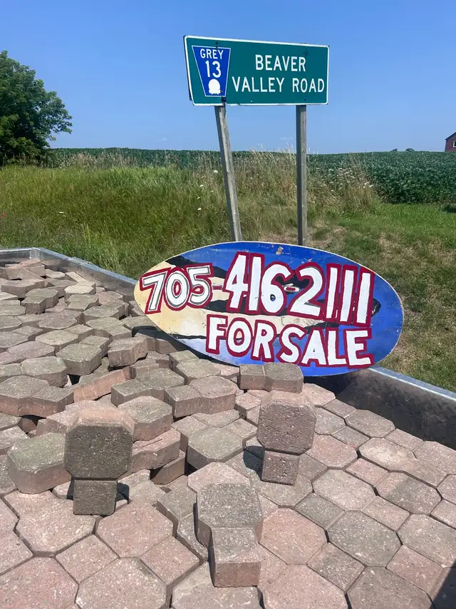 •Cheap BRICKS! Keyhole Pattern Unistones -• ONLY $1 each Brick • in Outdoor Décor in Owen Sound - Image 11