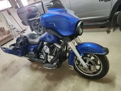 Selling 2010 ultra classic. 10" mini apes, after market engine guard. No your pack. Cammed, intake,...