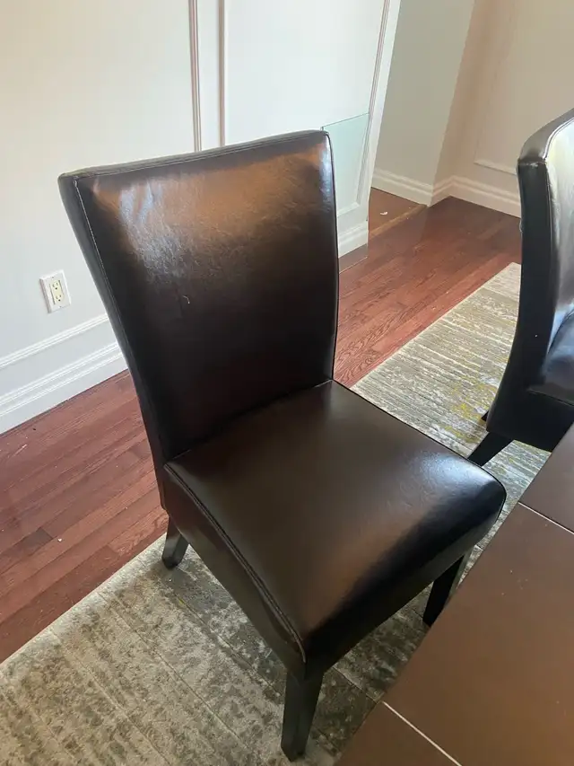 Dining room table, a steal at $275 in Dining Tables & Sets in Oakville / Halton Region - Image 5