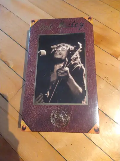 Coffret 4 CD Bob Marley From The Vaults 30 $ Argent Comptant