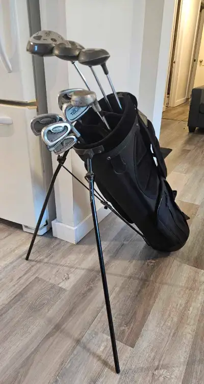 Used right handed golf clubs. Reason for selling is because I upgraded my set. Comes with some golf...