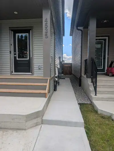 4535 Chegwin Wynd SW, Edmonton, AB T6W, Canada Incentives: TELUS Optic TV – Equivalent of $90 monthl...