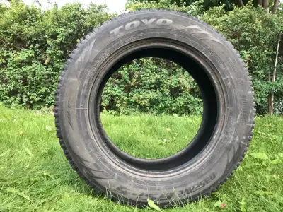 2x Pneus d’hiver Toyo Observe GSi-5 ❄ 225/65R17 en très bon condition. Ils sont des pneus de très bo...