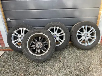 No curb rash on rims 3 tires have 3221 dates 1 has 2722. All have about 9 to 10 32nd tread depth Car...
