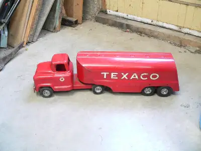 beau camion tanker texaco # 12163.3 Buddy L 24" long x 5"1/2large 550$ aller voir mes autres annonce...