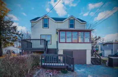 3 Rooms available for rent from February In 3 BHK Address- 1544 st Margrets bay road halifax Room 1-...