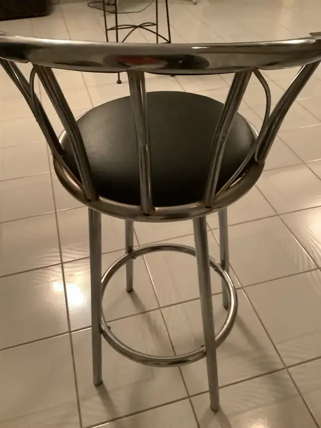 SWIVEL BAR STOOL in Chairs & Recliners in City of Toronto - Image 5