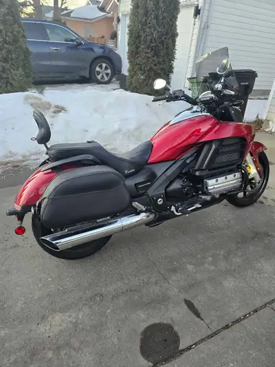 40th anniversary 2015 honda valkyrie in mint condition with 30k, no accidents Private sale no gst Ti...