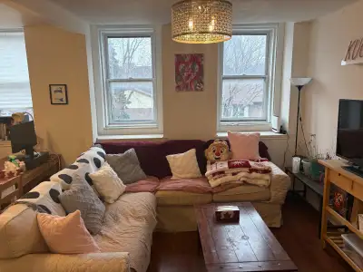 A very nice 3 ½ apartment (one bedroom) for 1400$ per month. Available for July 1st. 2 minutes walki...