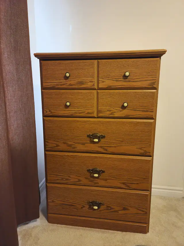 Solid 5-Drawer Chest – Oak Finish | Classic & Durable! in Dressers & Wardrobes in Oakville / Halton Region - Image 2