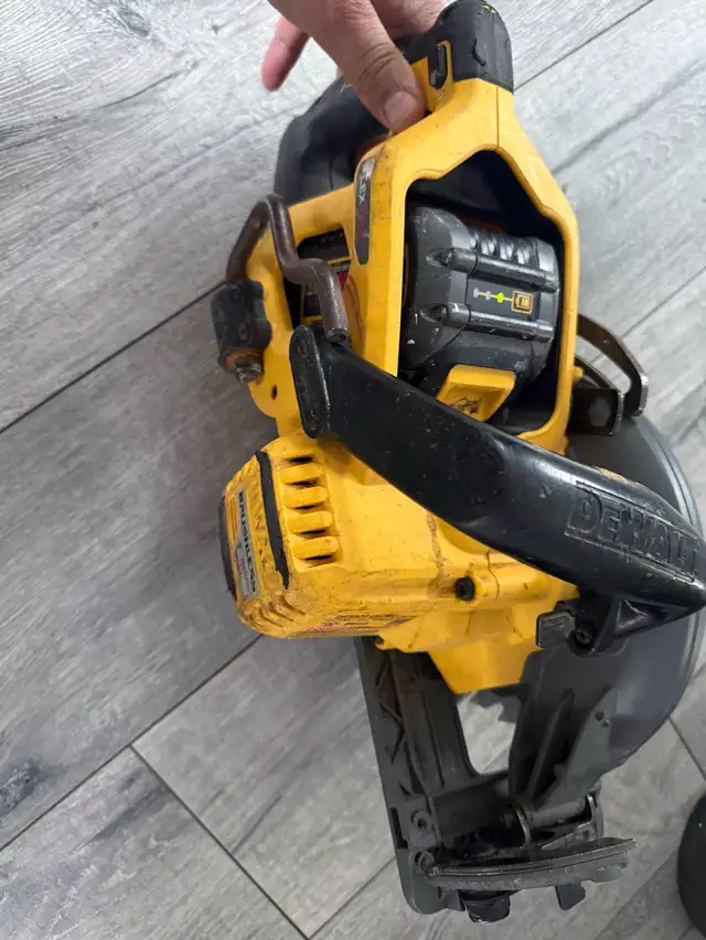 DeWalt 60V Circular Saw with 6ah battery and charger in Power Tools in Oshawa / Durham Region - Image 4