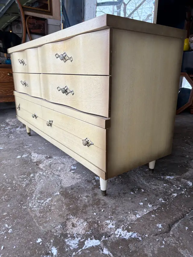 6 Drawer Mid Century Dresser in Dressers & Wardrobes in Peterborough - Image 3