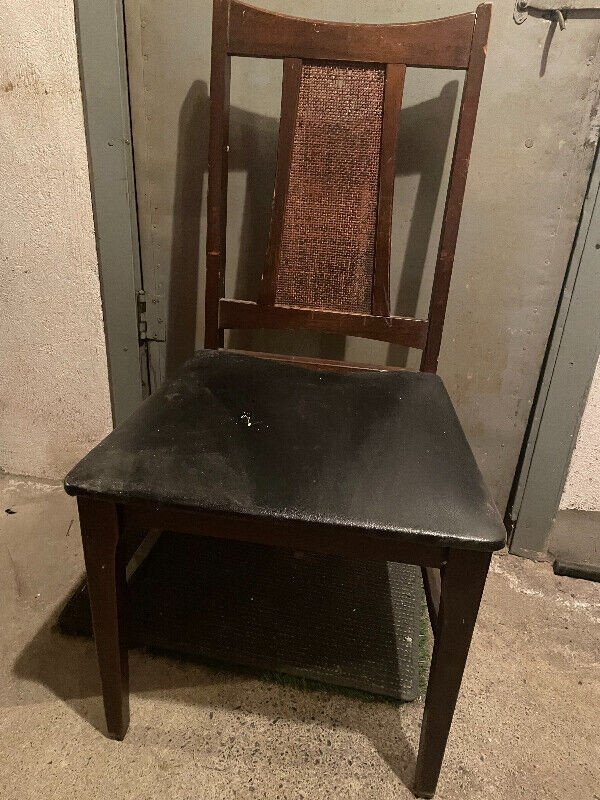 vintage wood dining chair dans Chaises, Fauteuils inclinables  à Ville de Montréal