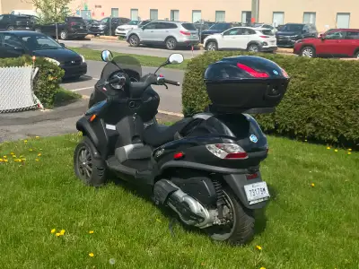 2009 Piaggio MP3 · 27 800 kilomètres au compteur Scooter-moto MP3 Aubaine, comme neuve! Faites une o...