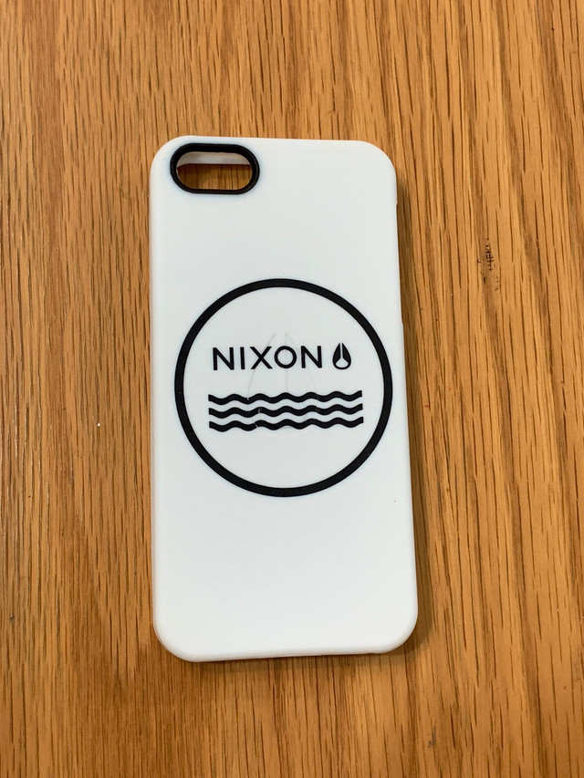 NIXON Jacket iPhone 5 5s Case - White Waves dans Accessoires pour cellulaires  à Longueuil/Rive Sud