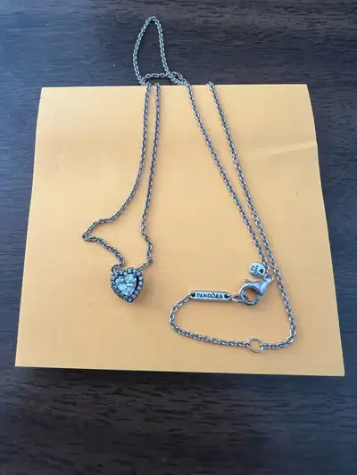 This is a used Pandora heart necklace, perfect for adding a touch of elegance to any outfit. This ne...