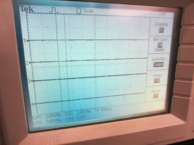 Digital Oscilloscope Tektronix TDS224, 4-channel, 100MHz in General Electronics in City of Montréal - Image 4