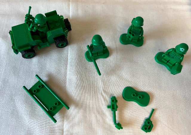 LEGO TOY STORY ARMY MEN ON PATROL, LIKE NEW in Toys & Games in Vernon - Image 2