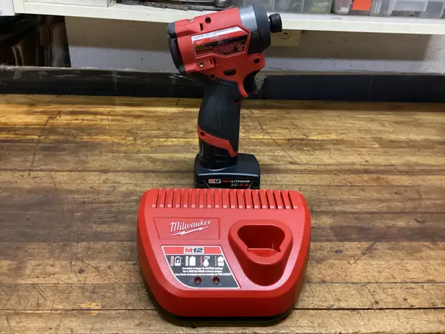 MILWAUKEE M12 GEN 3 FUEL BRUSHLESS 1/4” HEX IMPACT DRIVER KIT in Power Tools in Barrie - Image 6
