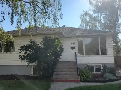 Main floor house for rent. 1595/mo. plus partial utilities.