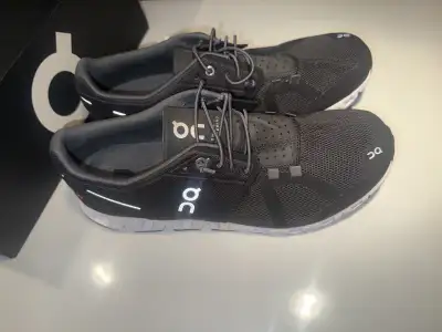 New On Cloud Women’s Size 10 Black White Athletic Running Shoes, View more