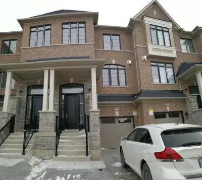 Beautiful 2 bedrooms apartment with separate entrance for single family in north Whitby with 2 full...