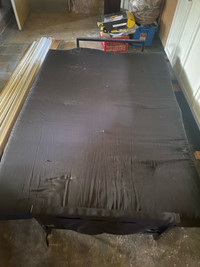 Metal frame futon