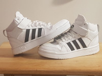 Addidas Shoes (Size 7) (Brand New)